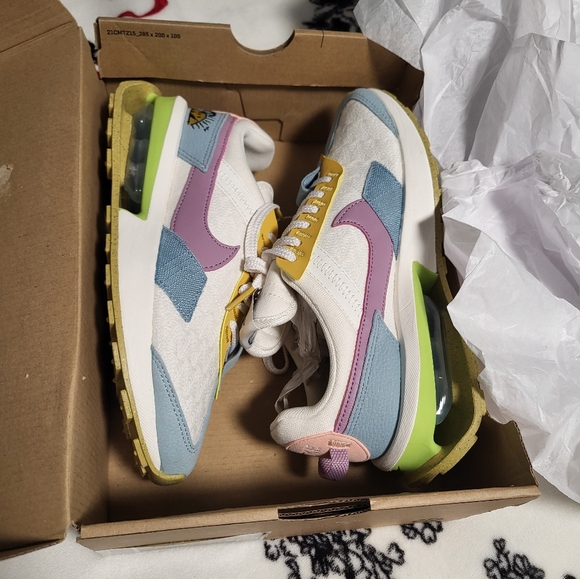 Nike Air Max Women's Pre-Day SE Nike Sun Club Sail Multi Shoes Size 6 DJ9984-100 - Picture 2 of 10